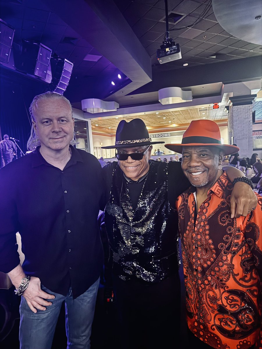 Rhythm Nation at Orleans Casino. With buddy Funky Z (Smokey Robinson) on bass and great singer Michael Le Blanc (Rhythm Nation).
#bigswede #rhythmnation #randb #lasvegas #songwriter #composer #drummer #musiccatalog #mixing #mastering #multiinstrumentalist #bigswedestudios