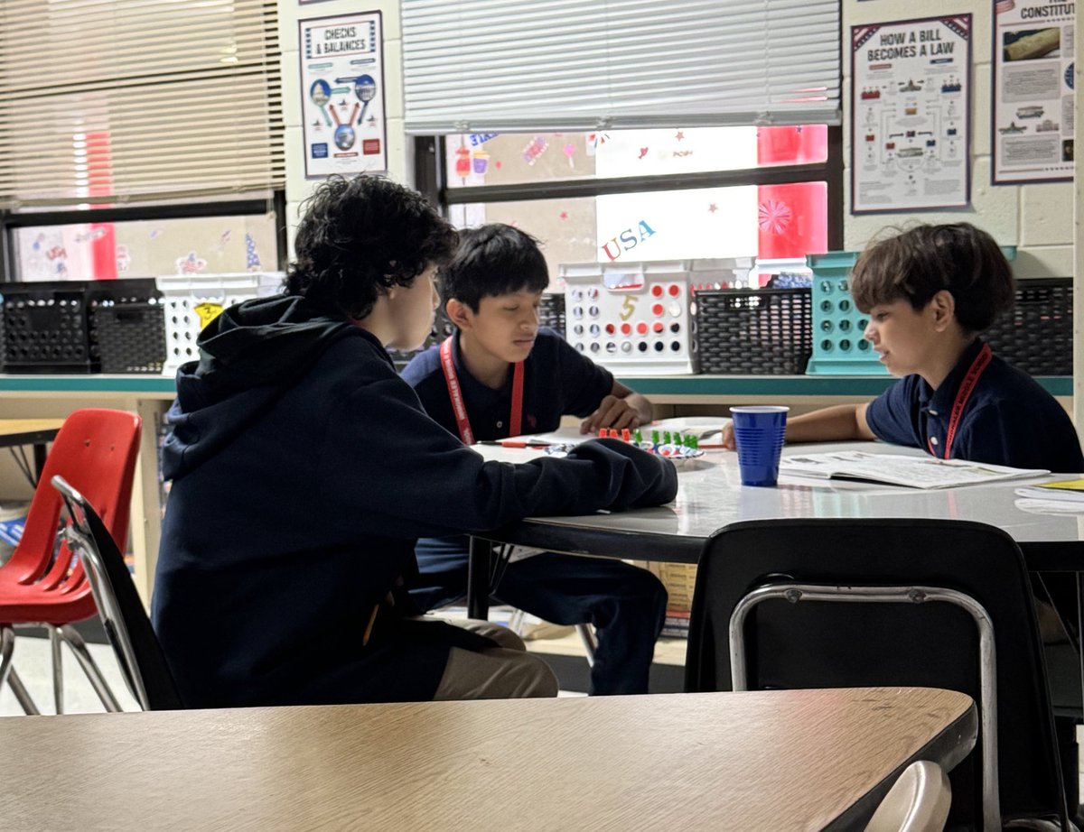 Using gummy bears to show different forms of government 🍭 🐻 Great student conversations!