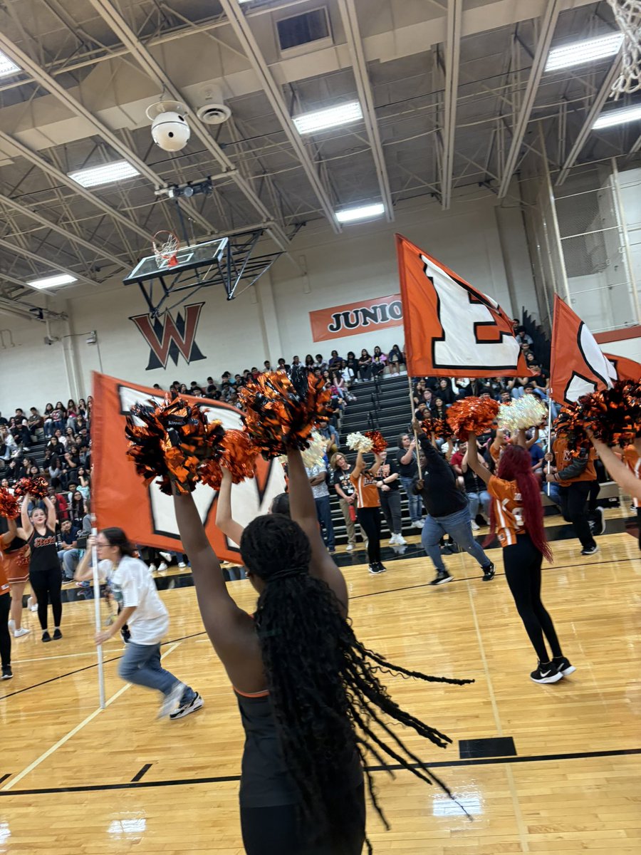 westmesquitehs's tweet image. Beat Poteet!!!! #westsidebestside #westsidestandard @junglewestFB