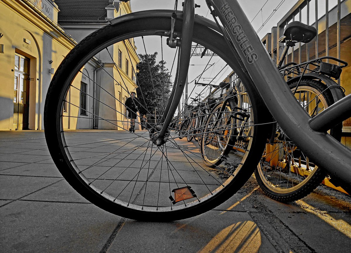 czarek_obywatel's tweet photo. Takie jest...
Popołudnie.
#littlecity 
#aftenoon 
#photography
#thursdayvibes https://t.co/wg9PFL5pj4