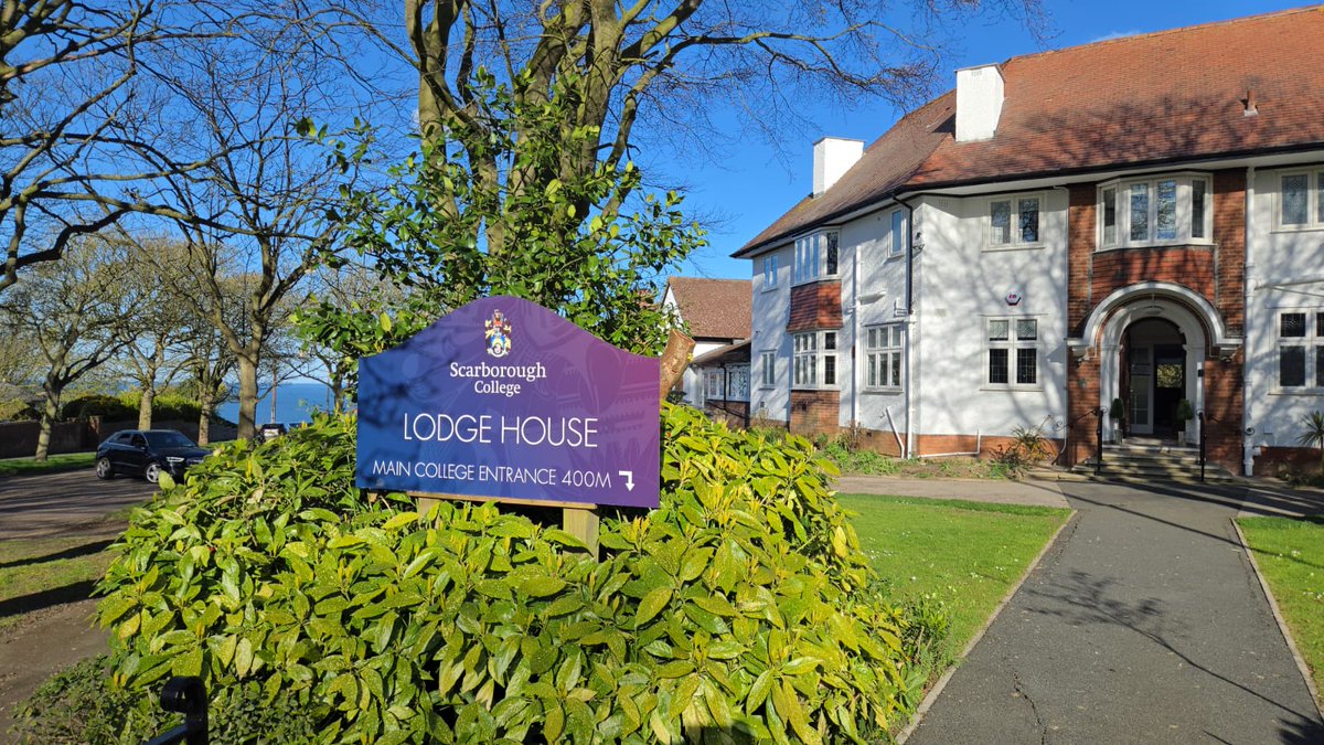 GuyEmmett's tweet photo. The first group picture for Lodge House of the year on Monday. @jwoolley97 https://t.co/7NeGwAdJWx