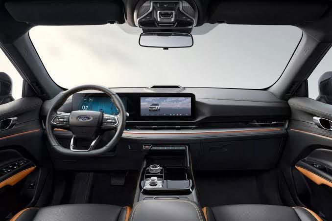 La #FordTerritory2026 llega a México desde $559,900 hasta $739,900 en tres versiones. Estrena parrilla, faros LED, rines de 18”-19” y nuevos colores. Ofrece pantalla de 12”, techo panorámico, FordPass y asistencias de manejo. Mantiene el motor 1.8L turbo de 187 hp.
@fordmx #News