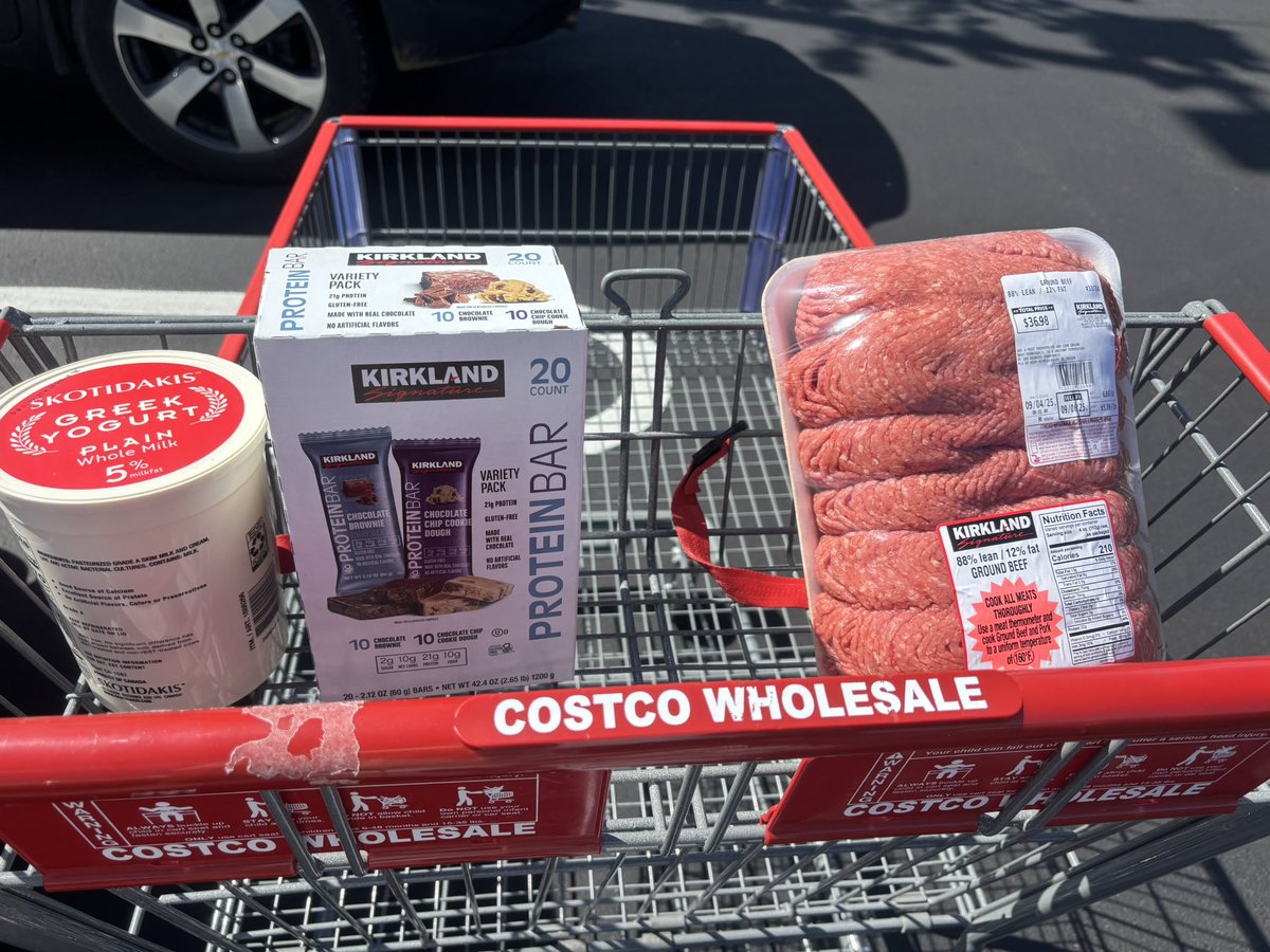 randyrighthook's tweet photo. Yeah mom getting groceries has been great #thefalcon https://t.co/PsdJelmn21