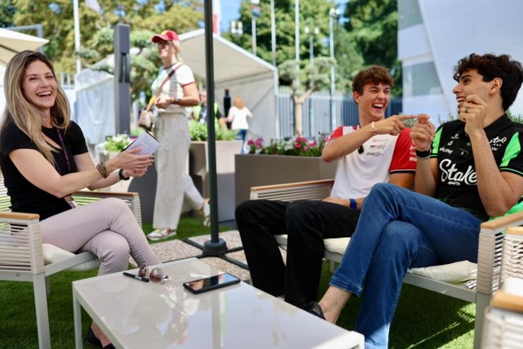 A energia caótica dessa entrevista