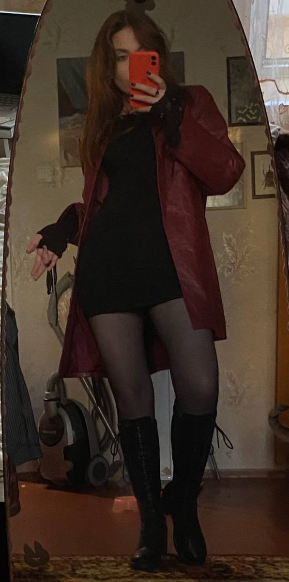 Перепрошую за неестетичний інтерʼєр, але я купила собі єбєйший жакет.