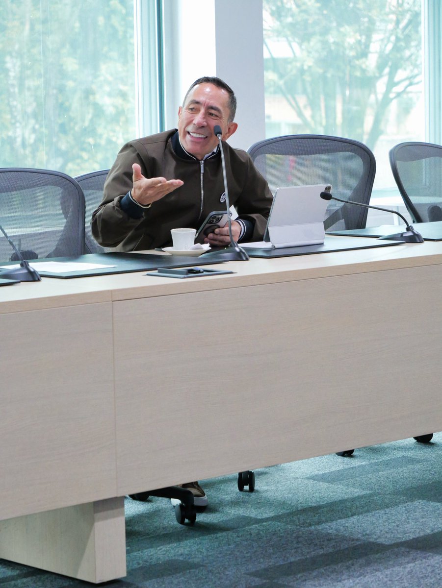 Hoy, junto a nuestras filiales de @Ecopetrol_SA, <a href="/EsenttiaSA/">Esenttia</a> y Hocol, y en compañía de <a href="/AstridCaceresC/">Astrid Cáceres</a>, directora del <a href="/ICBFColombia/">Bienestar Familiar | ICBF</a>, nos reunimos para definir planes de acción y programas que fortalezcan nuestros proyectos de inversión social en las comunidades, especialmente en