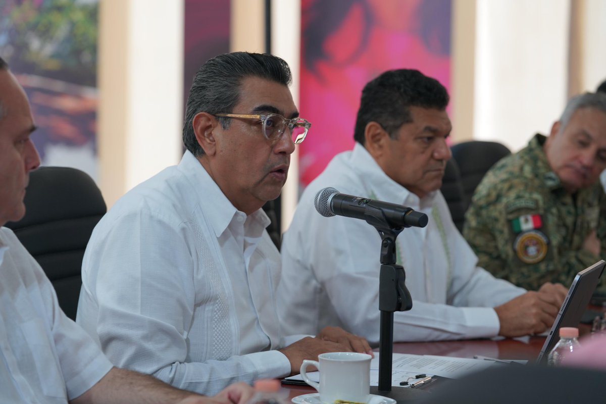SergioSalomonC's tweet photo. Agradezco al Gobernador de Tabasco, @TabascoJavier , la invitación para participar en la mesa de seguridad realizada este jueves en Villahermosa.

Desde el @INAMI_mx reiteramos el compromiso de continuar trabajando de manera coordinada para atender con responsabilidad los retos migratorios.

@MovilidadHumana y segura