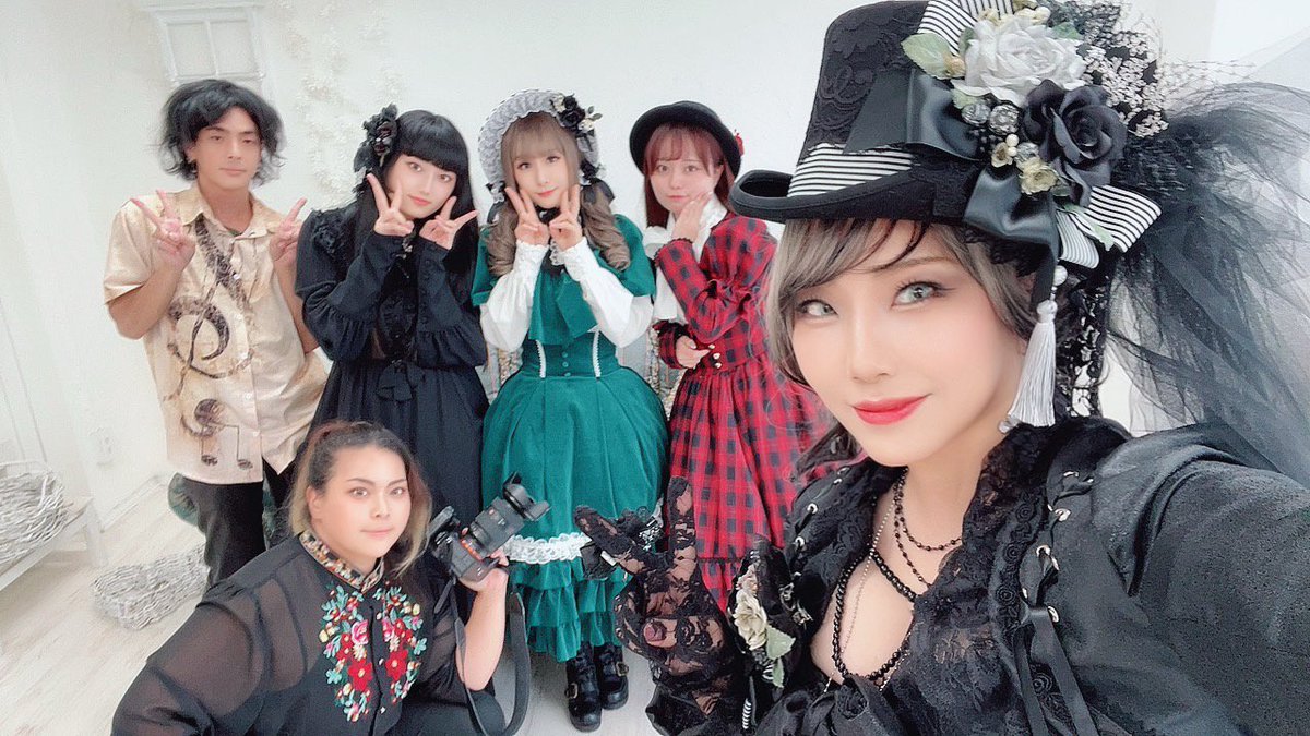 #GLMfs2025 カタログ用の撮影メンバー📖✨

Dreaming Dropデザイナー/akiさん
camera/葉山Jr.さん
model/メイちゃん、ルカちゃん、空美礼ちゃん

&amp;  Anges et Demonsデザイナーdevi

みんなのお陰で素敵な秋の新作撮影ができました！ありがとう〜💓
※ファションショー当日はモデルが変わります。