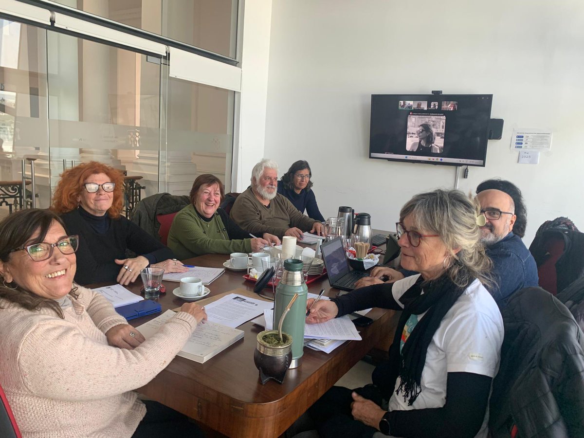 #Ayer sesionó la Comisión Nacional Honoraria de Sitios de Memoria y entre los temas tratados se decidió conformar el Consejo Asesor Consultivo, según establece el art. 12 de la ley nº. 19641
<a href="/inddhhuy/">INDDHH y Defensoría del Pueblo</a> <a href="/MEC_Uruguay/">Ministerio de Educación y Cultura</a> <a href="/Udelaruy/">Universidad de la República</a> <a href="/ANEP_Uruguay/">ANEP</a> 
<a href="/Crysol8/">Crysol</a> <a href="/famidesa/">Famidesa</a>