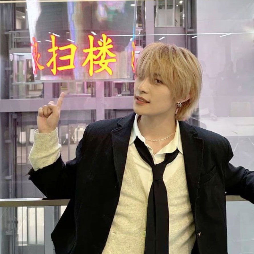 hourly yangyang tweet media