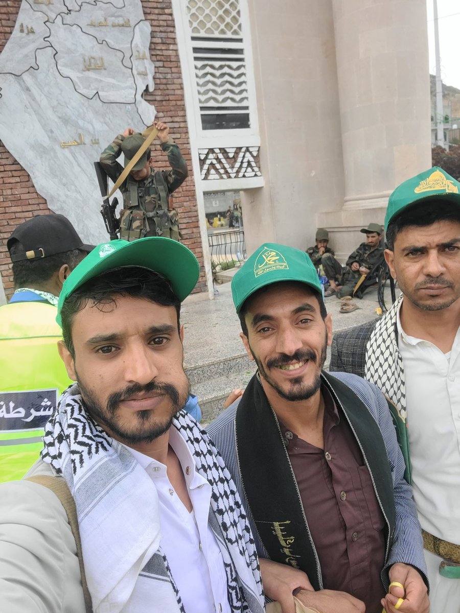 🟢بارك الله فيكم يا أهل الوفاء، يا أهل الشهامة، يا ذوي المحبة لرسول الله صلوات الله عليه وعلى آله، نفسي لكم الفداء، أنتم الأوفياء دائمًا في أي ظرف، وفي أي مرحلة، ومهما كانت التحديات.
#المولد_النبوي_الشريف  
#لبيك_يارسول_الله #اليمن
#ابوسجادالسقاف
#ميدان_السبعين #صنعاء