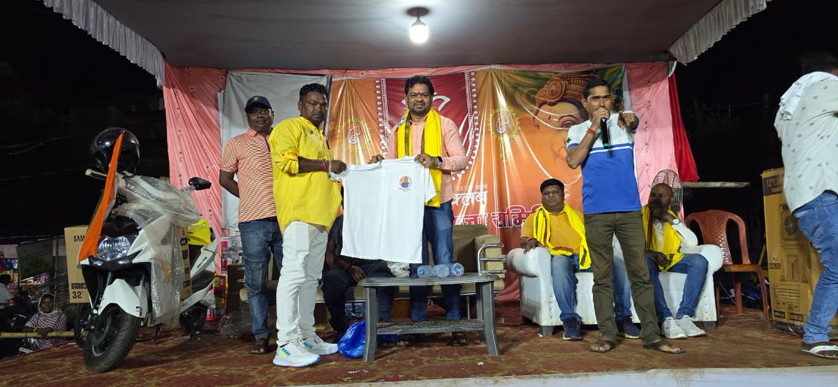 जमशेदपुर लोक सभा 
पोटका विधानसभा प्रखंड जमशेदपुर 
बागबेड़ा सिद्धू कान्हु मैदान में 
जय धर्मों क्लब के ओर से आयोजित गणेश पूजा में शामिल होकर समस्त झारखंड वासियों के लिए सुख समृद्धि की कामना किये एवं क्लब के सभी सदस्यों को जर्सी प्रदान किये
 <a href="/JmmJharkhand/">Jharkhand Mukti Morcha</a> <a href="/JMM_E_Singhbhum/">JMM_पूर्वी सिंहभूम</a>