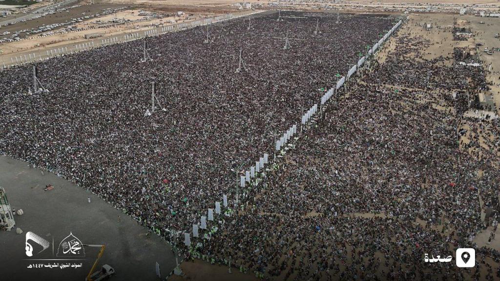 الله الله الله  ياصعدة 
صعدة كما لم تراها من قبل... هذه ساحة وااحدة بس
من ساحات الحب المحمدي في صعدة