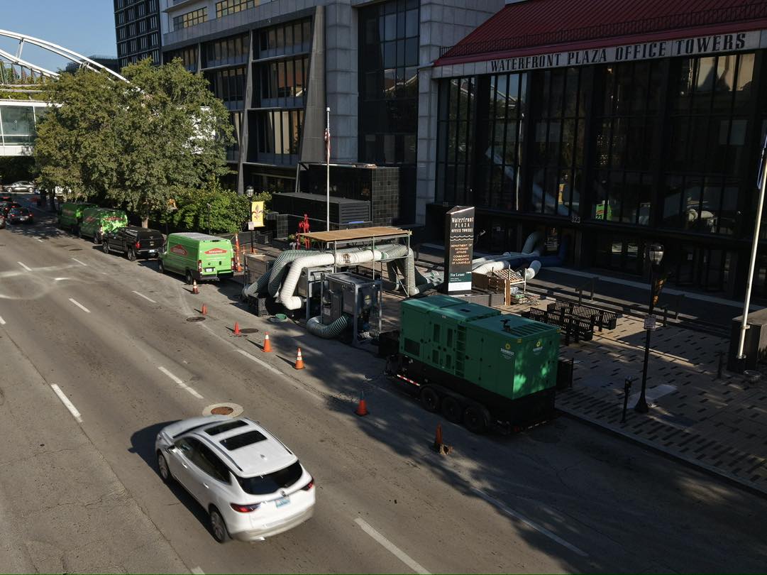 servprolexky's tweet photo. When large losses happen, we have a division dedicated to responding quickly wherever we are needed. Their expert care &amp; attention to detail make us the best choice for any commercial loss.

We show up with a big team and even bigger equipment to make it #likeitneverevenhappened https://t.co/Hxq32K5oov