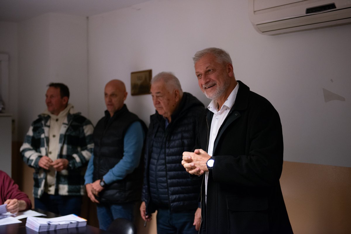 El anuncio lo realizó el secretario de <a href="/fortvecinalydep/">Secretaría de Fortalecimiento Vecinal y Deportes</a> <a href="/pichi_oficial/">Héctor Pichi Campana</a> en una visita a la <a href="/LCF_Oficial/">LCF</a> donde se desarrollaba la habitual reunión de Comité Ejecutivo, ante la presencia de dirigentes de las instituciones y de Emeterio Farías, tesorero de la Liga.