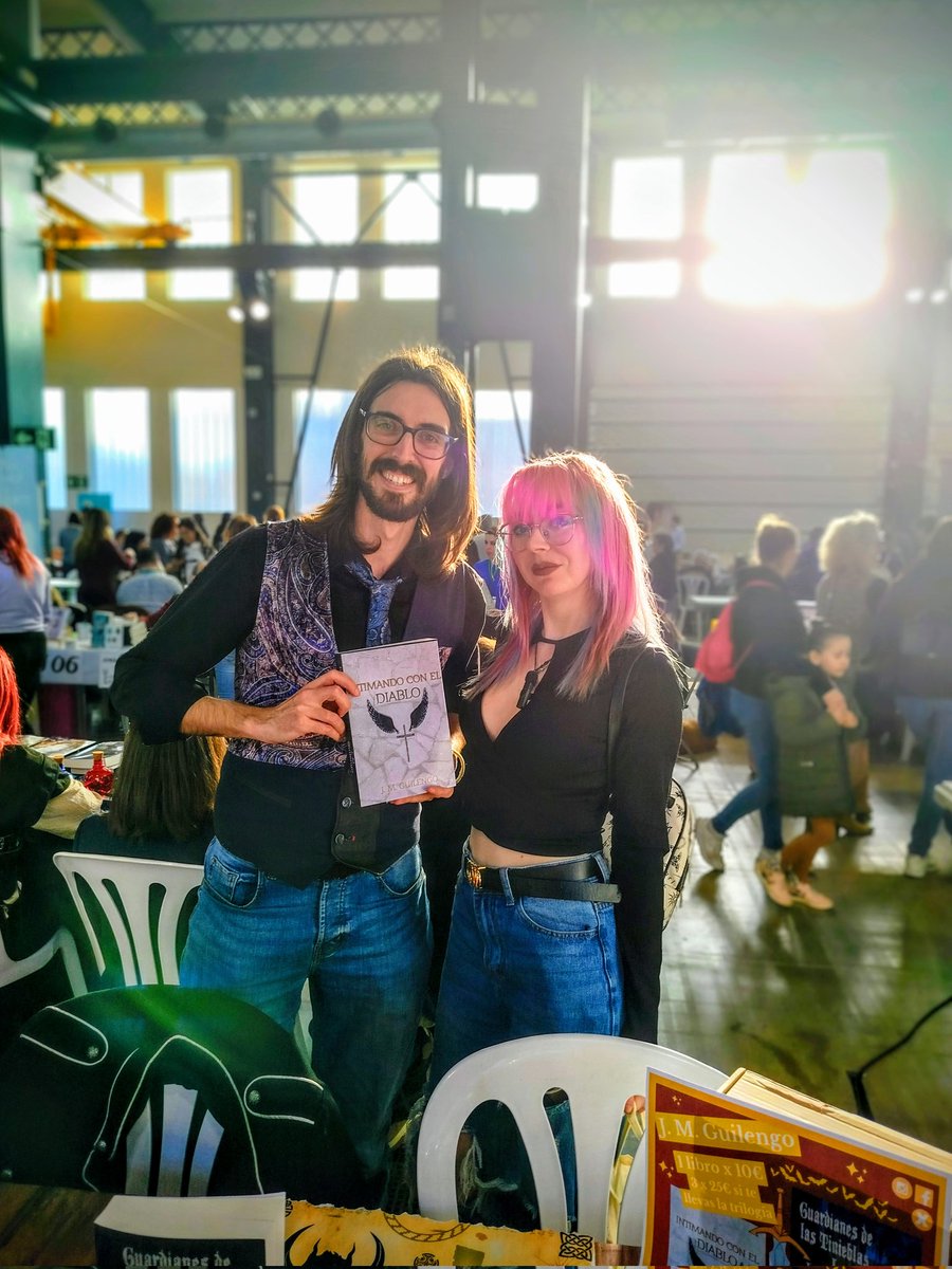 #FeriaLiteraria 📸 Recuerdo de la @feriavadelibros en marzo del 2025 en Sabadell
_
#feria #feriadelibros #libros #leer #lector #novela #escritor #clubdelectura #eventoliterario #amazonlibros #wattpad #bookstagram #bookstagramespaña #vadelibros #libro #lecrura