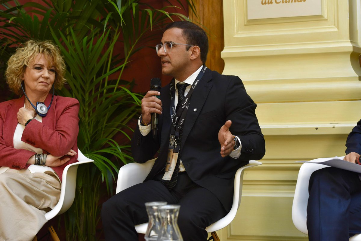 Representando a Montería en París.

Aquí, con la alcaldesa de París, Anne Hidalgo, participando en el foro “Hacia las proximidades urbanas sostenibles” y compartiendo mesa redonda con alcaldes de distintas regiones del mundo.

Me siento muy orgulloso de representar a nuestra