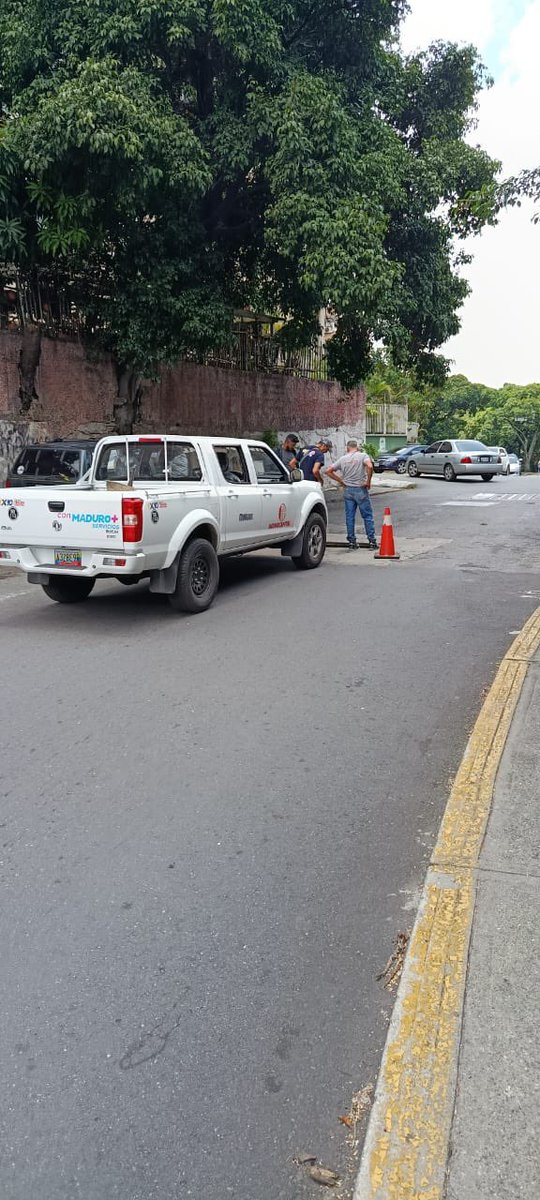 <a href="/HidroCapital2/">Hidrocapital</a> está  haciendo pruebas de presión en una de las válvula de #LaFloridaCcs .

Si la presión sube y se mantienen, dejan el agua.

Pero si la presión no levanta van a cerrar la válvula.

#SinAgua #Hidrocapital