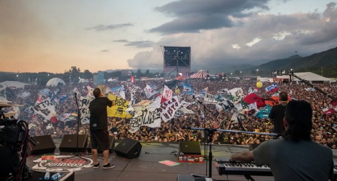Peiensiu's tweet photo. @Cosquin_Rock @bbva_argentina A ver si dejan de ser tan PUTOS y vuelve el rock de verdad... https://t.co/LhJfFSb7v2