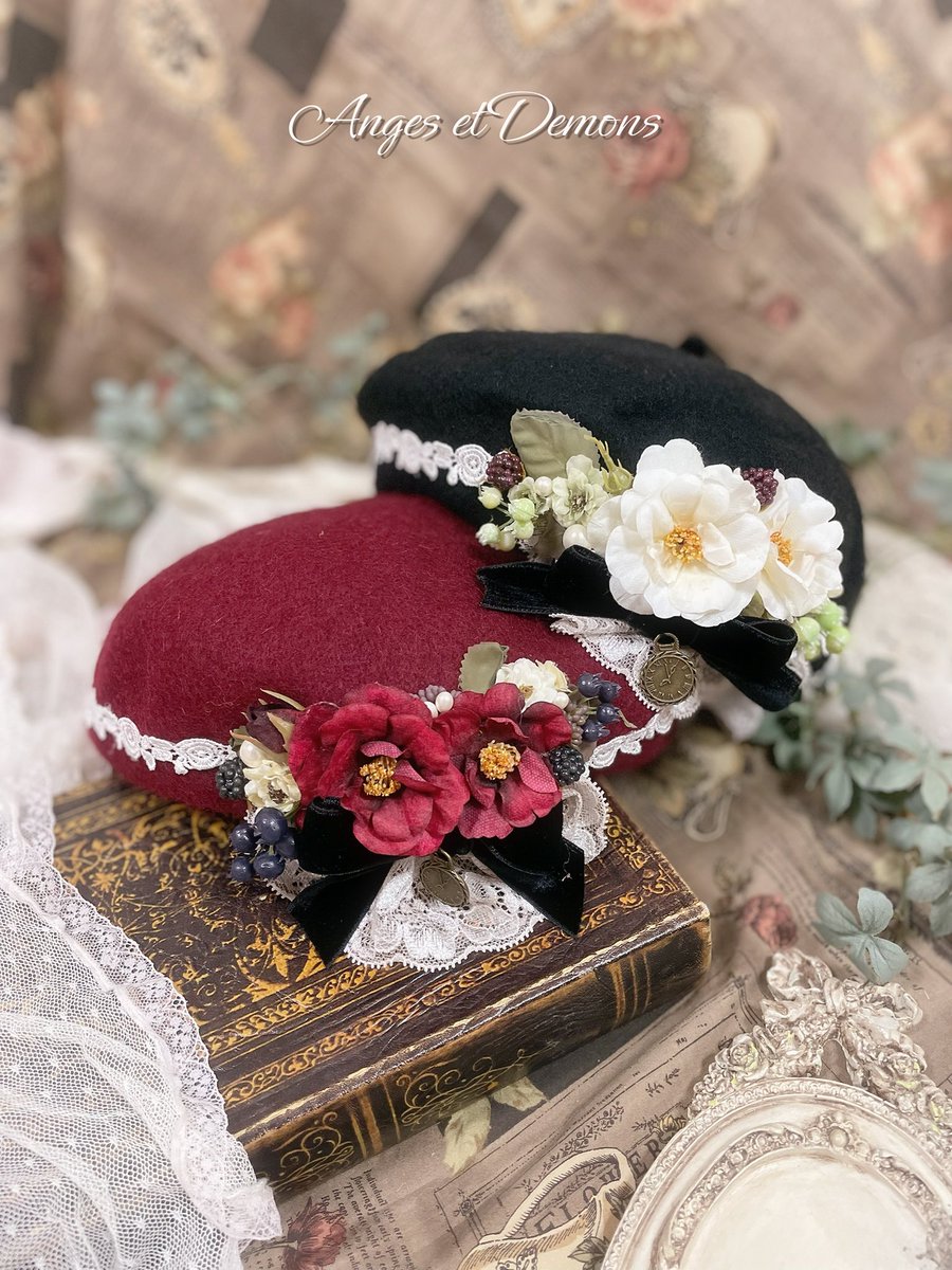 ゴスロリマーケット🎀2025ファションショー

Anges et Demonsの秋の新作
『レトロモダンベレー帽』

秋薔薇を使ってクラシカルモダンな雰囲気にアレンジしました。ベルベットリボンから覗く懐中時計のモチーフがとっても可愛いです🕰️💓

◼︎9/13 GLM公式通販にて販売スタート！#GLMfs2025