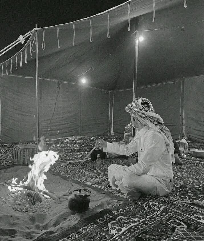 #شعر 
اعطونا ابيات على صوره..