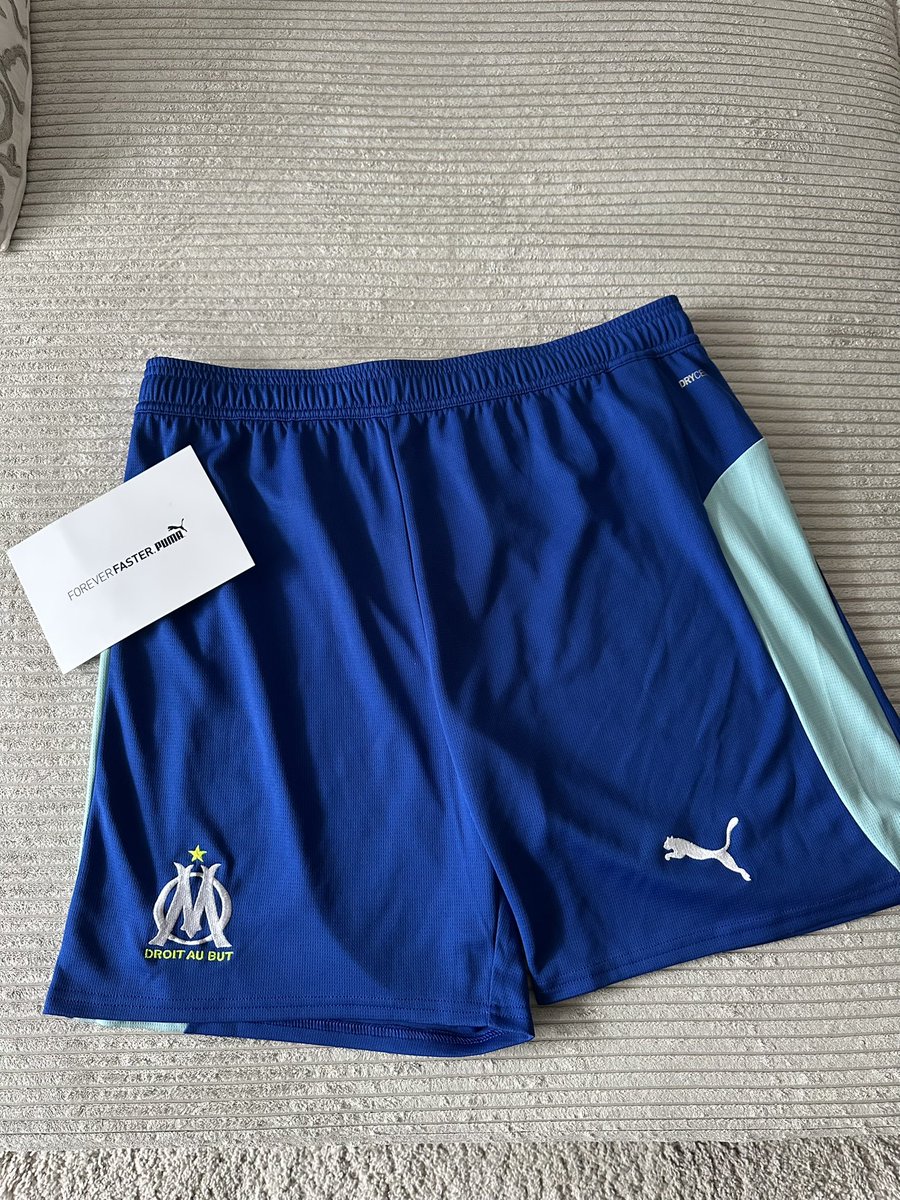 Guillaume Dacquet (@guildcqt) on Twitter photo 🎁 Je vous offre le NOUVEAU MAILLOT + SHORT "Third » de L’OM 🎉
Pour participer et tenter de le remporter :
- RT ce tweet
- Follow <a href="/GuilDcqt/">Guillaume Dacquet</a> <a href="/zonefootmedia/">Zone Foot</a> et <a href="/pumafootball/">PUMA Football</a>
🗓️Tirage au sort le vendredi 19 septembre🤞
Bonne chance à tous ! 🍀 🎁 Je vous offre le NOUVEAU MAILLOT + SHORT "Third » de L’OM 🎉
Pour participer et tenter de le remporter :
- RT ce tweet
- Follow <a href="/GuilDcqt/">Guillaume Dacquet</a> <a href="/zonefootmedia/">Zone Foot</a> et <a href="/pumafootball/">PUMA Football</a>
🗓️Tirage au sort le vendredi 19 septembre🤞
Bonne chance à tous ! 🍀
