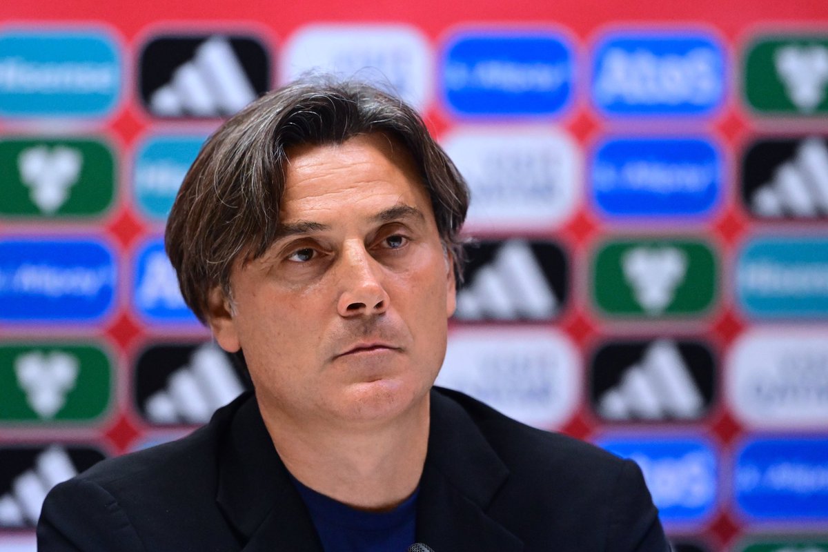 Hakkı asla verilmiyor ve kulüpçülük zehrinden sürekli eleştiriliyor ama hem benim izlediğim en iyi milli takım hem de yıllar sonra en başarılısı. Montella 👏