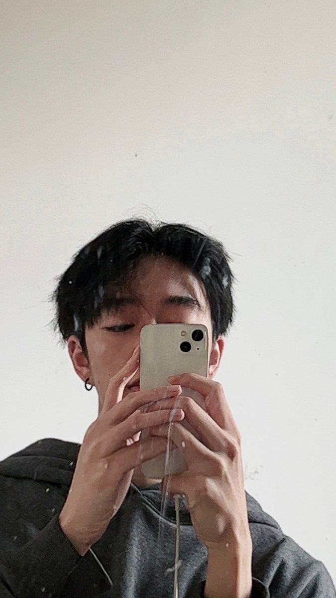 oiyatsm's tweet photo. 对几年前的自己感到无比陌生 https://t.co/mYxiOrc5EP