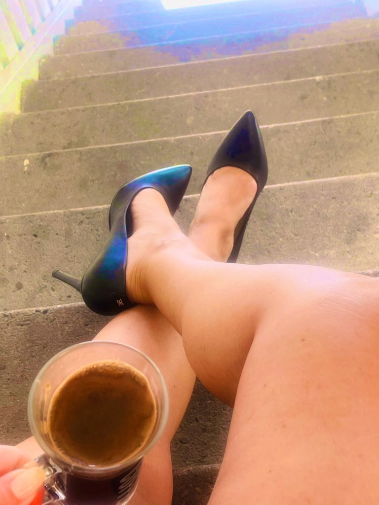 EnKaffe's tweet photo. Shine bright, never let anyone dim your love &amp; light, choose happiness &amp; a smile, it’s a beautiful life✨ https://t.co/7jjZT2DoVH