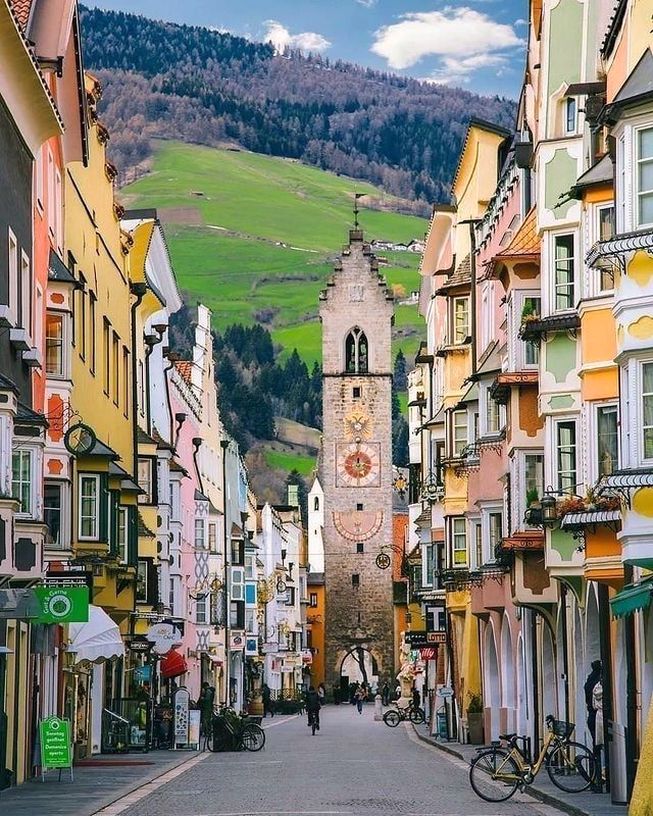 Explore the charming medieval streets of Vipiteno (Sterzing), nestled in the breathtaking Dolomites of Italy!