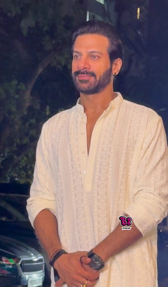 moonchildx____'s tweet photo. Kya khoob lagte ho,bade sundar dikhte ho 🤍🤍

#KaranVeerMehra https://t.co/EIqkNVzSLD