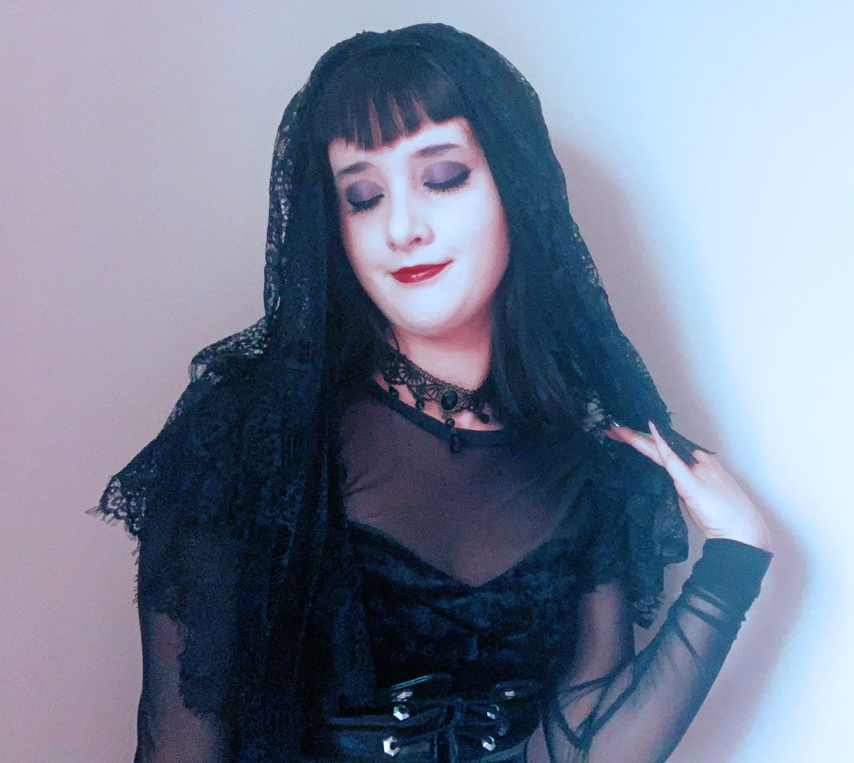 Rocket_space8's tweet image. #hhn34 🖤 Abby Witch puppet is the first cosplay of the HHN szn! @WWENikkiCross #wwe #fireflyfunhouse #abbywitch