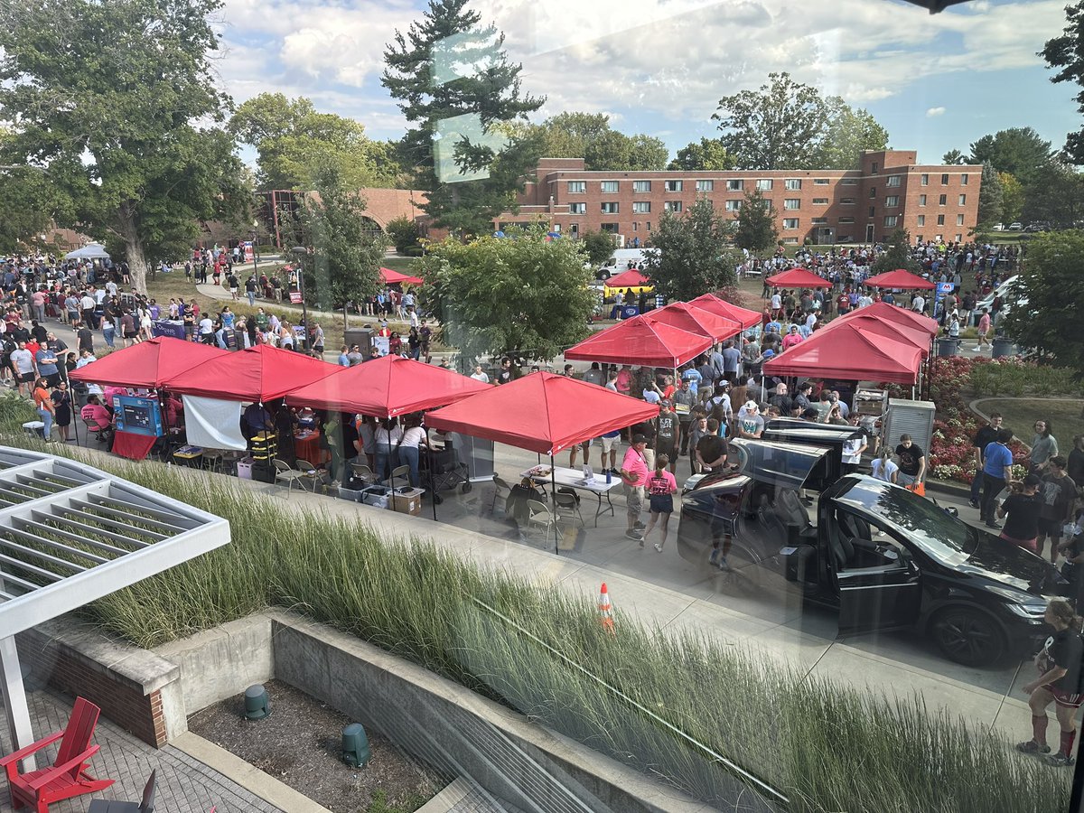 RoseHulmanHoops's tweet image. Excited to kick off the fall trimester with the first day of classes! Career Services hosted a great Welcome Back Wednesday event and we even spotted a familiar face @skyhooksimon working for Milwaukee Tools 👀🍂📚