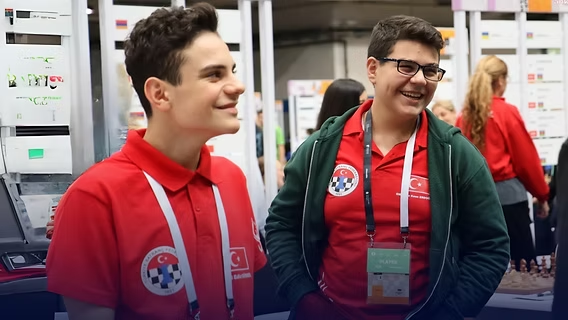 sabopasha's tweet photo. Yayında söylediğim gibi oldu. Grand Swiss turnuvasının 2.turunda Yağız Kaan Erdoğmuş ile Dünya Şampiyonu Gukesh, Ediz Gürel ile de Ian Nepomniachtchi karşılaşacak 🔥🔥 GÜVENİYORUZ ÇOCUKLAR https://t.co/hFc70mefkc