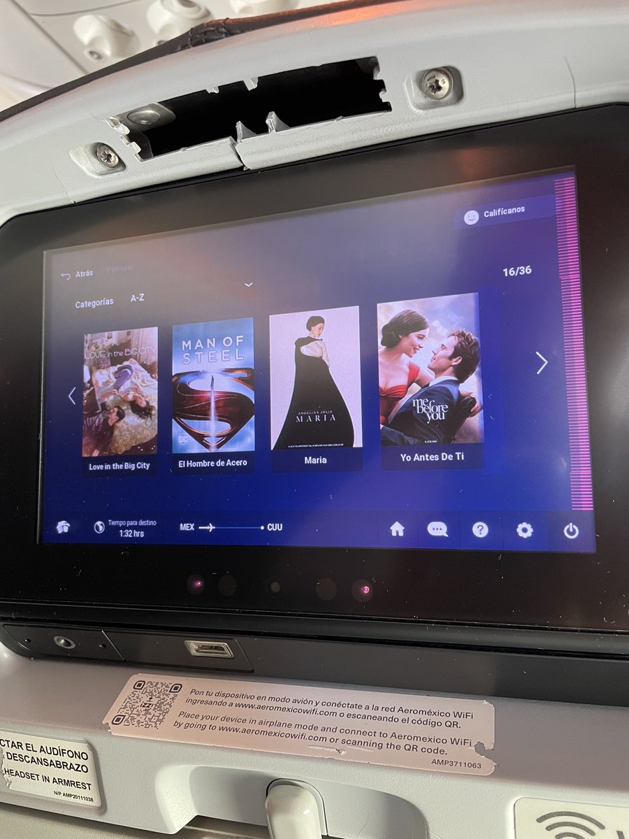 rauldem's tweet photo. @Aeromexico no puedo creer que hayan quitado Matrix, tanto tiempo que estuvo ya era cine de culto… también nótese que ya se nota el uso jaja https://t.co/7pLWMWl9fH