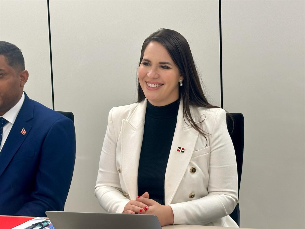 📍Rumbo a Corea ✈️ 🇩🇴🇰🇷 Antes de asumir nuestras funciones como Embajadora designada en la República de Corea, sostuvimos una segunda sesión de trabajo con el Viceministro de Asuntos Económicos y de Cooperación Internacional, el Embajador Hugo Rivera (<a href="/hugofrivera/">Hugo Rivera</a>). En el