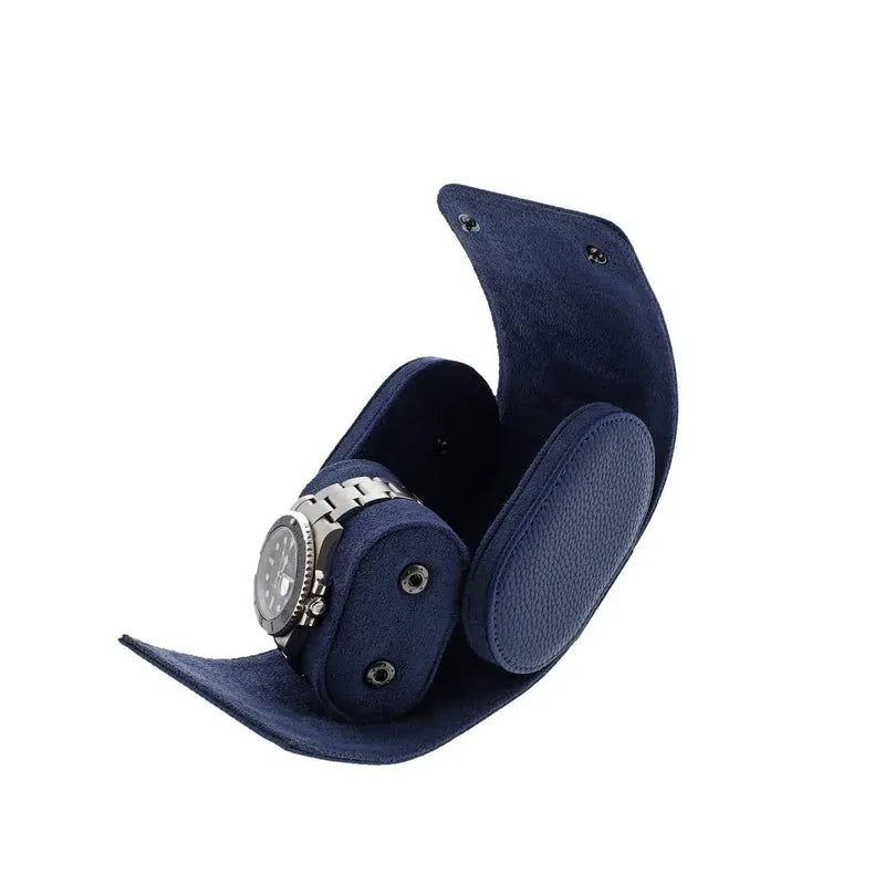 aevitas_uk's tweet image. Safeguard your watch with elegance! Our Blue Leather Single Watch Roll, featuring a plush suede interior, keeps your timepiece scratch-free. At just £49.95, it's the perfect blend of style and function. #WatchProtection #AevitasUK aevitas-uk.co.uk/products/premi…