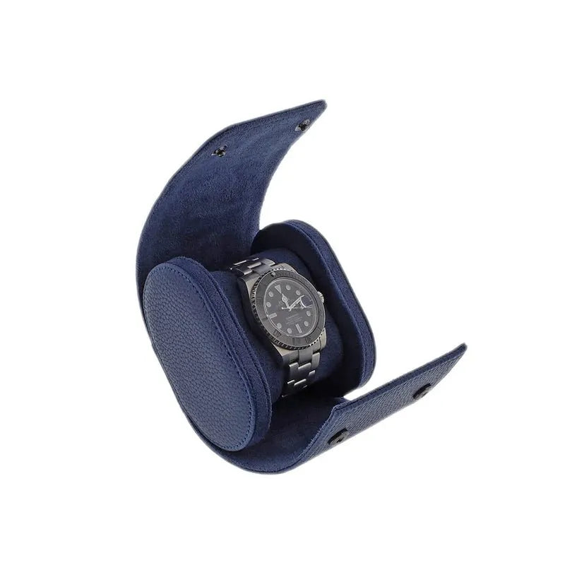 aevitas_uk's tweet image. Safeguard your watch with elegance! Our Blue Leather Single Watch Roll, featuring a plush suede interior, keeps your timepiece scratch-free. At just £49.95, it's the perfect blend of style and function. #WatchProtection #AevitasUK aevitas-uk.co.uk/products/premi…