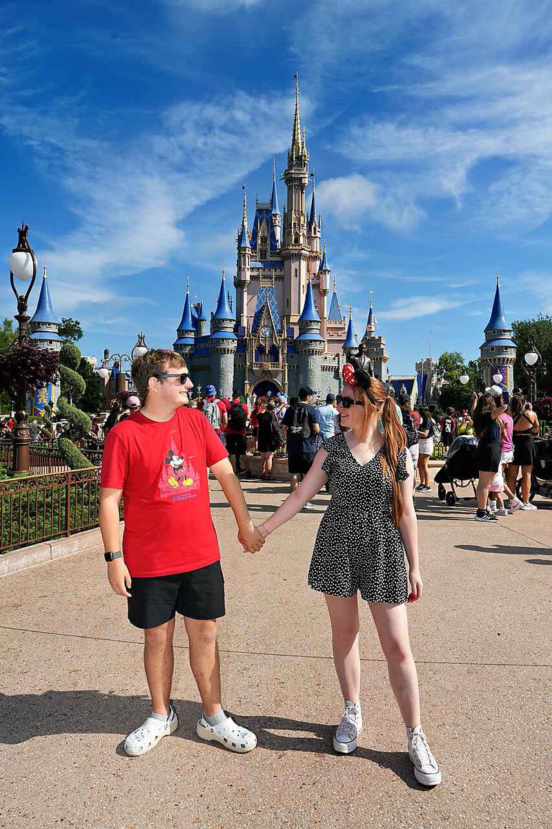 chloe_coasters's tweet image. Magic Kingdom was so fun ✨💖