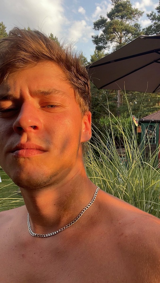 gi_kcelf01's tweet photo. Sunny boy ☀️🔞🥵

#SunnyBoy #SunshineVibes #GoldenHourGlow #BeachVibes #SummerMood #GoodVibesOnly #SunKissed #PositiveEnergy #SmileMore #Carefree https://t.co/kKeTZwSRMk