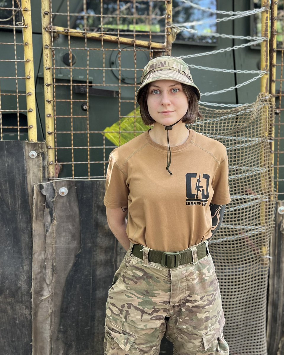 Розумію, що мало пишу тут, бо чесно, не маю моральних сил і бажання. Але зробіть актив, будь ласка 
Якихось цікавих історій немає вам розповісти, просто працюю і намагаюся не йобнутися через усе, що відбувається.