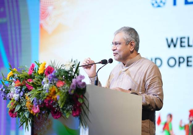 الیکٹرانکس اور اطلاعاتی ٹیکنالوجی کے مرکزی وزیر جناب اشونی ویشنو نے ہریانہ کے سوہنا میں جدید ترین ایڈوانسڈ لیتھیم-آئن بیٹری پلانٹ کا افتتاح کیا

pib.gov.in/PressReleasePa…

<a href="/GoI_MeitY/">Ministry of Electronics & IT</a> <a href="/AshwiniVaishnaw/">Ashwini Vaishnaw</a>