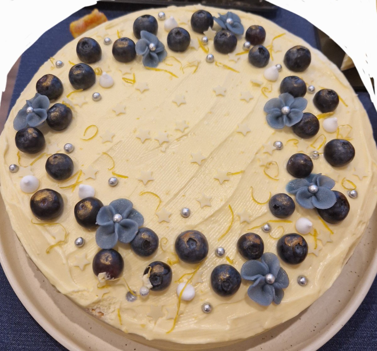 Lai katru dienu izdodas smiltīs atrast kādu dzintara graudu, kas iekrāso laiku spilgtākos toņos! 🌻
Sveicieni s!k! Dzintra un visām Dzintrām vārda svētkos!
🧡💚💙