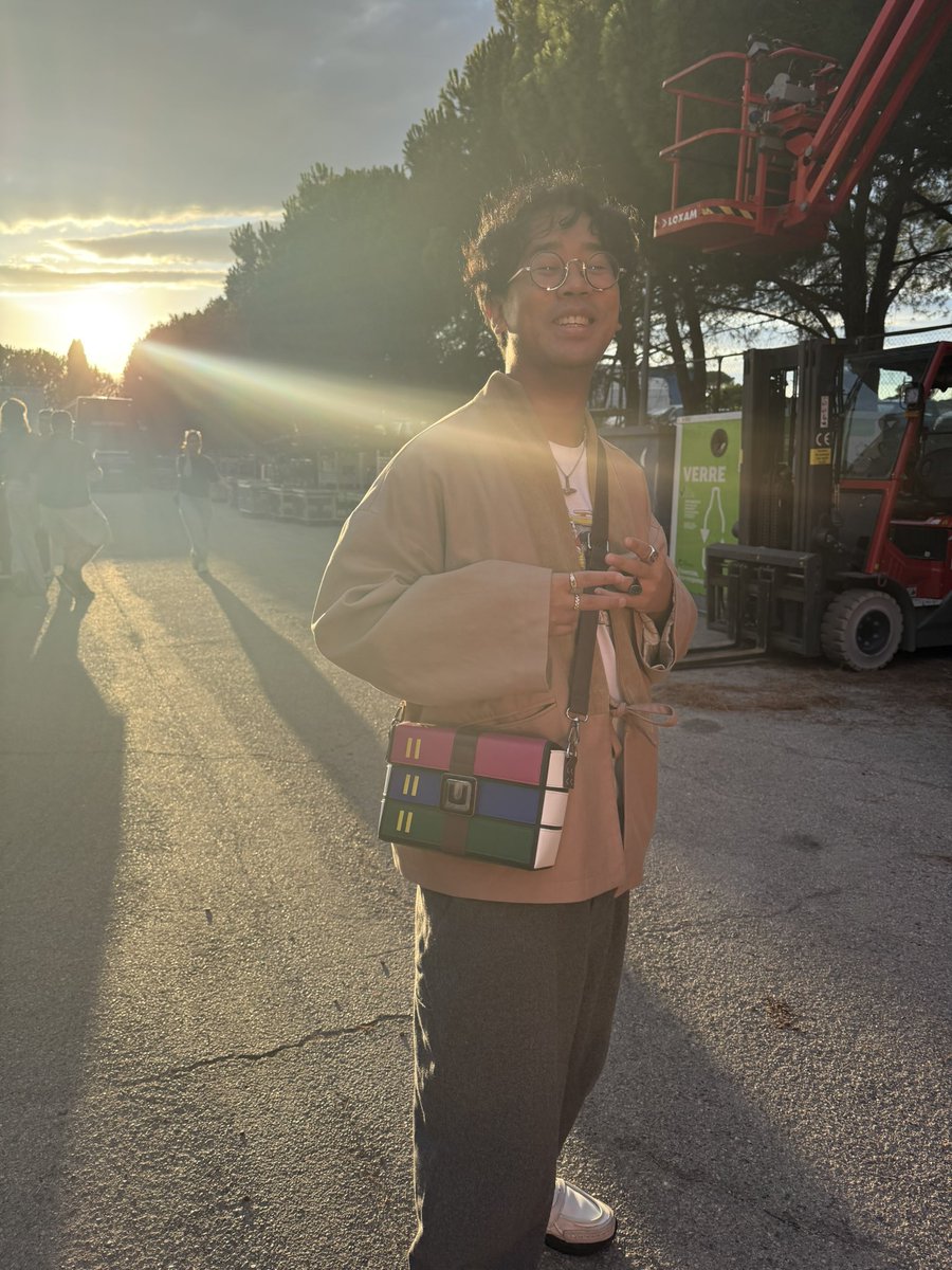 helydiaa's tweet image. ptdrrrr le sac winrar je hurle