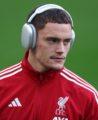 [🚨] EXCL: Florian Wirtz has a €60m release clause only valid for Bayern, starting next summer.

Liverpool agreed to it expecting no early move — but Bayern are now monitoring closely.

[<a href="/BayernSpace/">Bayern Space</a>]