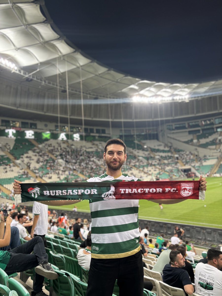Geovita16's tweet photo. Türkün takımından Türküm takımına selam olsun 🐊🇹🇷🐺 #Bursaspor #TractorFC https://t.co/KaqDTWTqPv