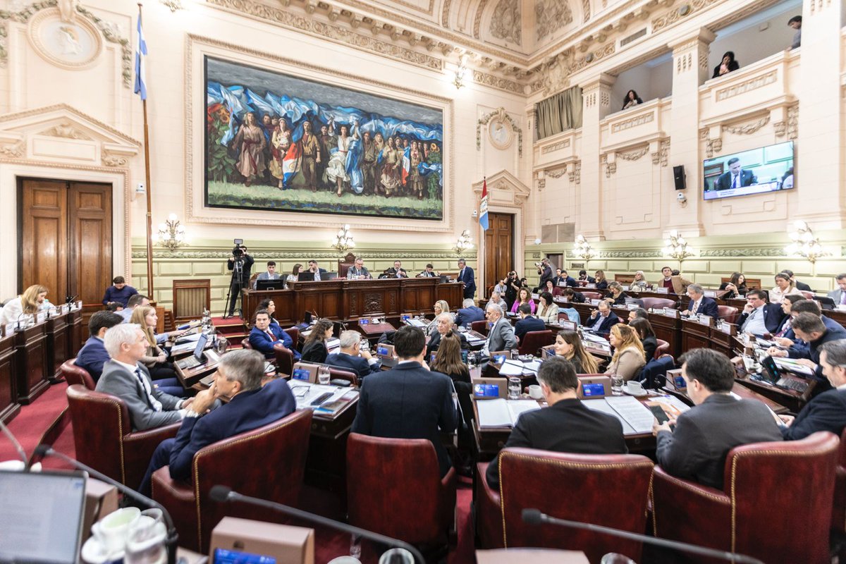 Se aprobaron dictámenes definitivos sobre Poder Judicial

En su 9ª sesión plenaria, la Convención Reformadora aprobó los dictámenes definitivos sobre Poder Judicial y otros Órganos Constitucionales.

🔗 santafe.gob.ar/ms/reforma-con…