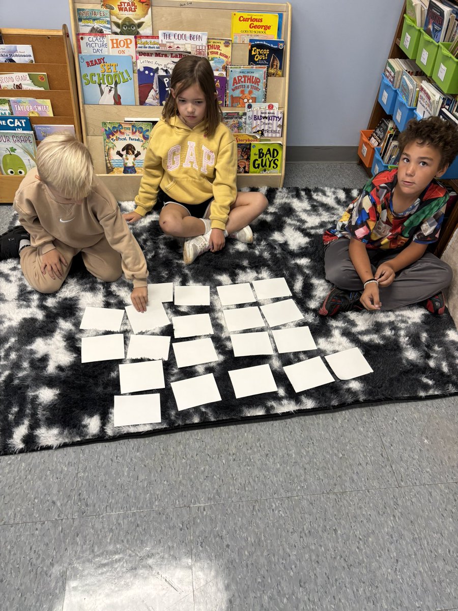 BrandlyMariah's tweet photo. Practicing reading our tch words with a memory game #4teamvalley #2ndgrade https://t.co/N9oSryFXId