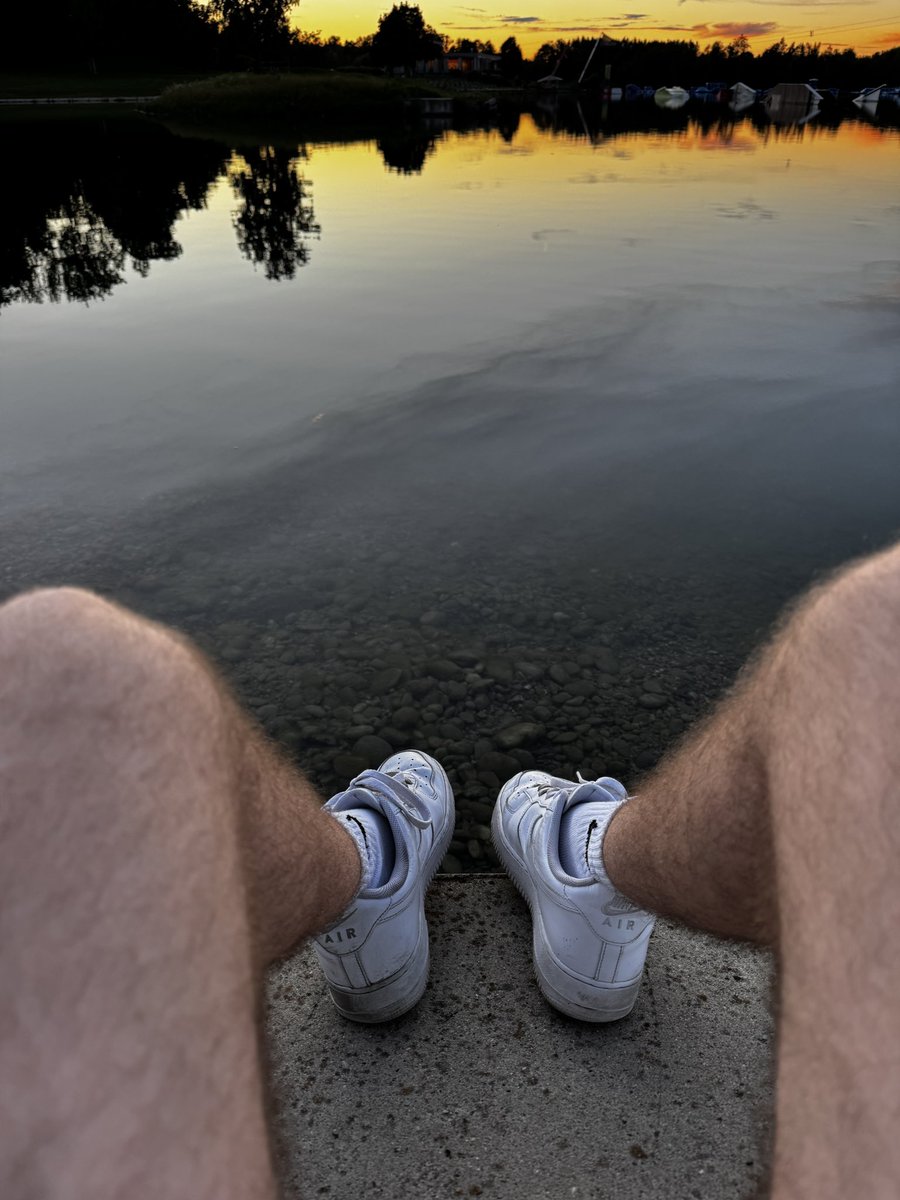 MasterKevi8448's tweet photo. Verwöhne deine Augen und deinen Willen – meine Füße erwarten einen Zahlsklaven, der sich meinem Luxus hingibt. 💸🤑
#FeetQueen #PayPig #FinancialDomination #FootFetish #LuxuryLifestyle #Obedience #SpoilMe #FootWorship #Zartsklave #LuxuryFeet https://t.co/aXXX8imA9A