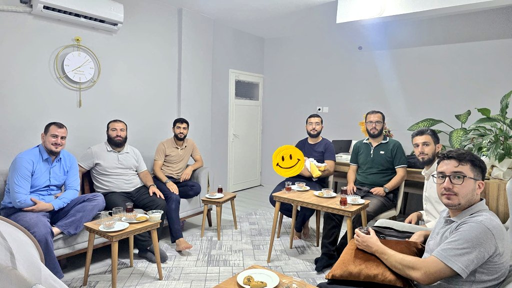 Hem yeni doğan bebeğimizi hayırlamak hem de ziyaretleşme hedefini gerçekleştirmek adına Fatih Kara hocamızı ziyaret ettik.

Rabbim yeni doğan bebeğimizi İslam'a ve ailesine bağışlasın.

#KardeşinleZiyaretleş